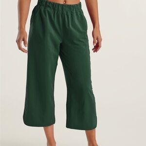 Title Nine Slaycation Wide Leg Cropped Pants in women’s size XL (Teal Blue)
